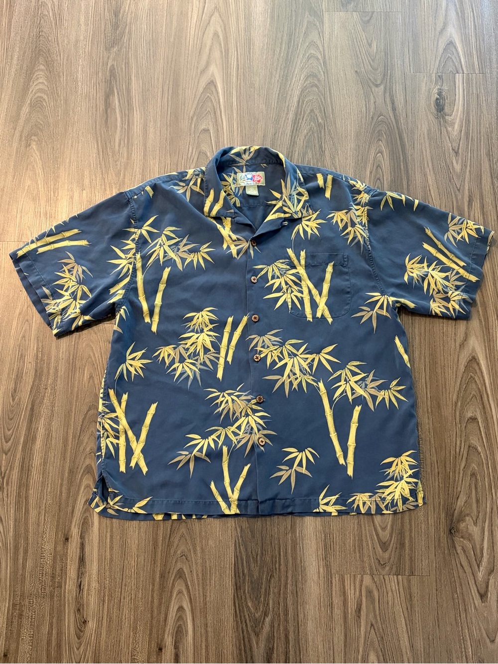 Hilo Hattie 100% Silk Men’s Button Up Short Sleeve